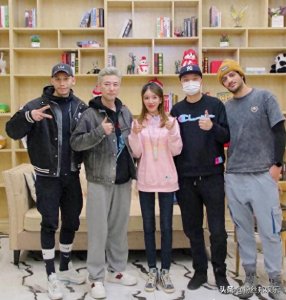 ​开播13天礼物400多万，虎牙钱小佳自曝收入，每月工资就几十万