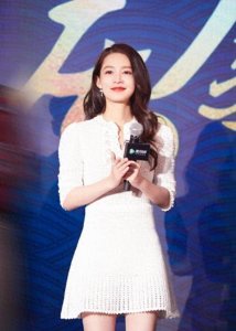 ​李沁的“直线腿”真是绝了！站在肖战旁边，一双腿仿佛开了特效！