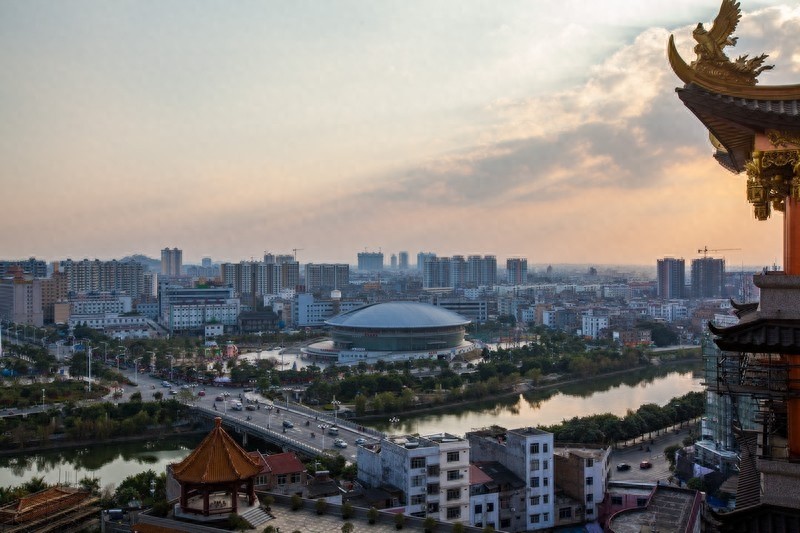 玉林，“岭南美玉，胜景如林”，自古享有“岭南都会”之美誉