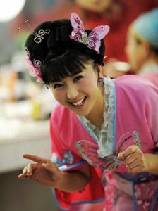 闫学晶：继女和儿子一碗水端平，45岁高龄生子，一家五口乐开怀