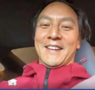 ​吴彦祖晒自拍“吓傻”网友，惊艳世界的美少男，“残”成苏大强