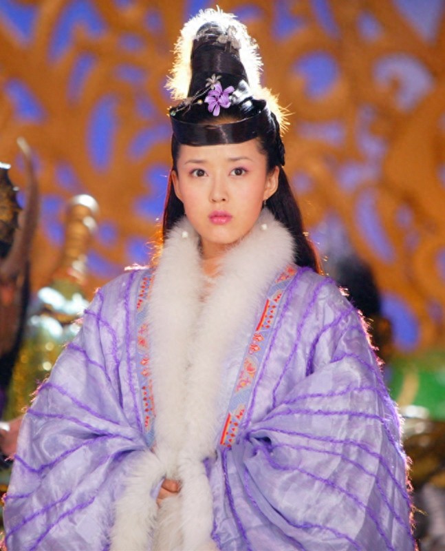 颜丹晨一款经典古装扮相，幸好没错过如此美丽的嫦娥