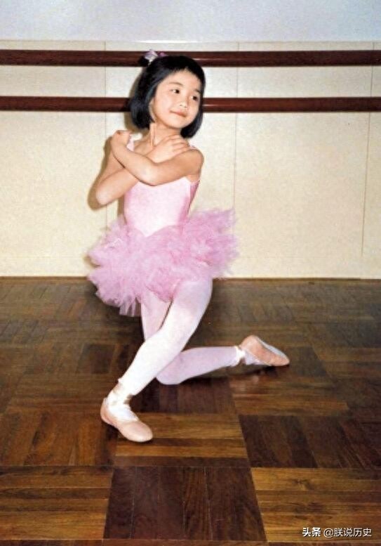 那些年的蔡卓妍，罕见童年老照片，被誉为“香港人气天后”