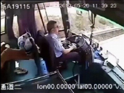 ​“最美司机”吴斌：铁片刺破肝脏，他在生命最后76秒挽救24名乘客