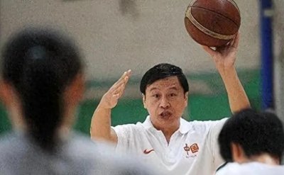 ​前女篮主帅李亚光：娶羽毛球国手为妻，一代名帅的离奇结局