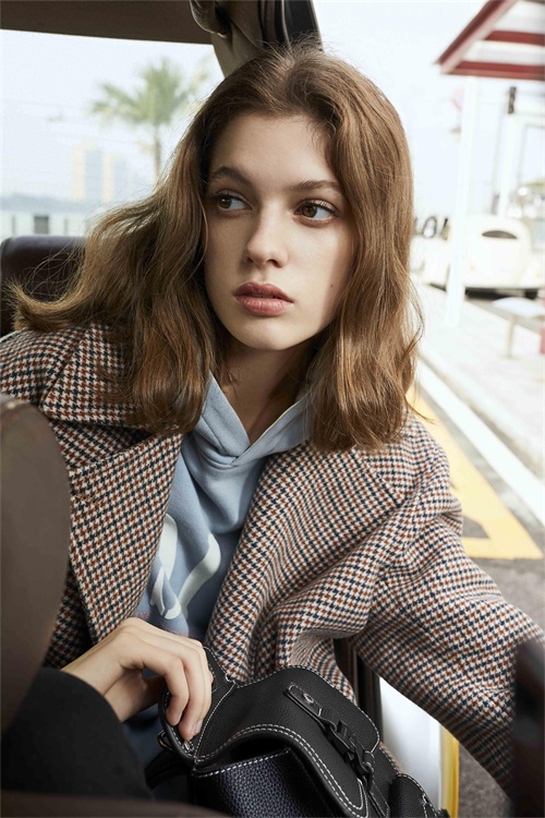 金羽杰--为消费者提供更加多样化的高端时尚服饰