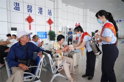 用心服务,用情沟通!烟台港客运站开展“炎炎夏日送清凉”主题活动