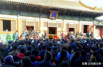 ​大年初一，雍和宫抢头香热潮再现：近4万人排队祈福迎新年