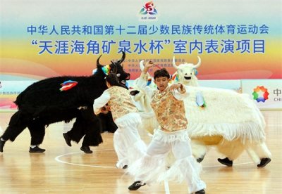 ​斗牦牛！北京西藏中学学生，把家乡场景搬上民族团结盛会