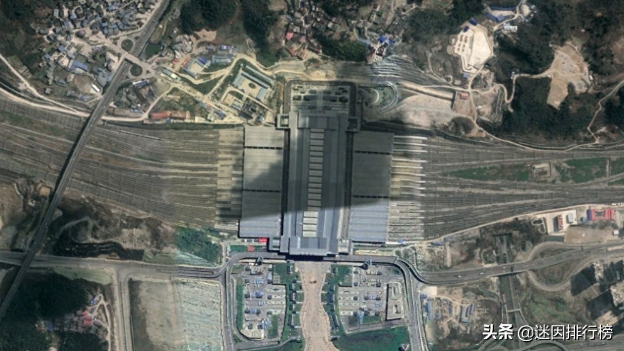 航拍高铁G2837次（成都东-大理）各车站，途经宜宾和昆明