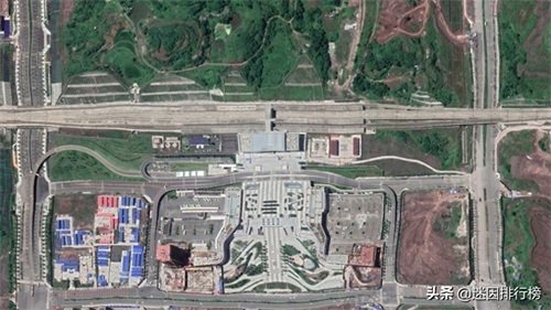 航拍高铁G2837次（成都东-大理）各车站，途经宜宾和昆明