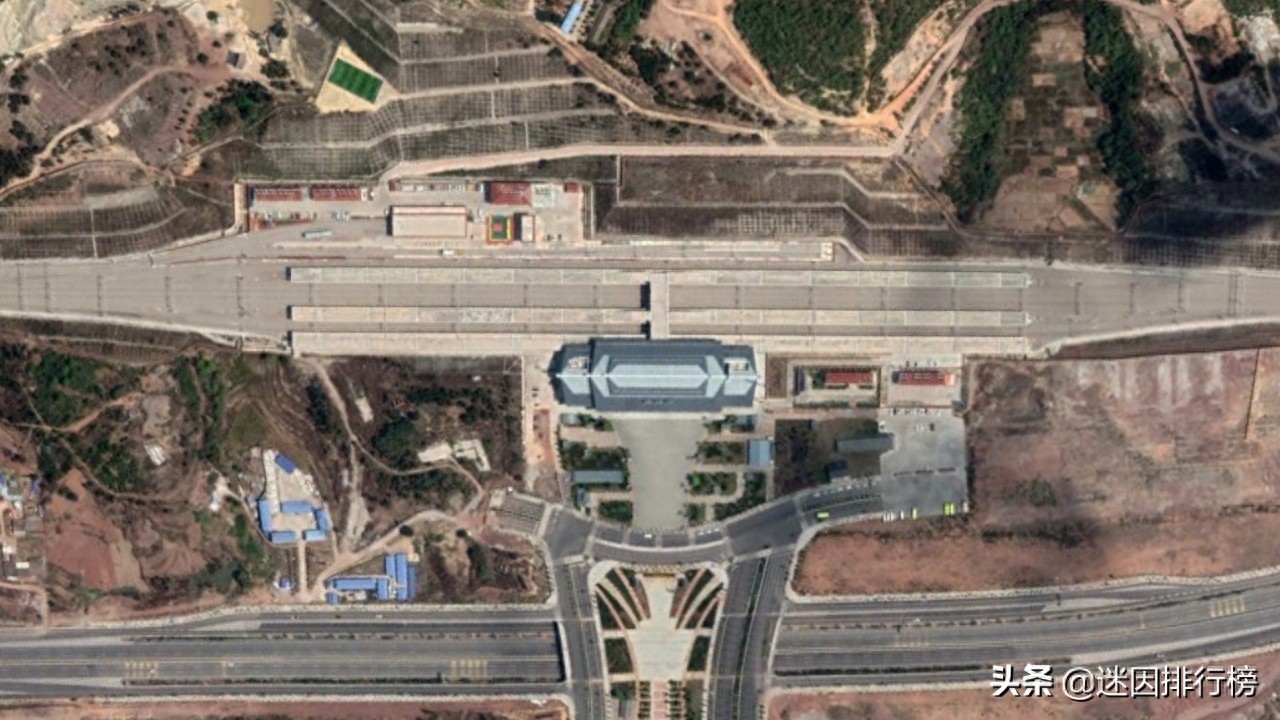 航拍高铁G2837次（成都东-大理）各车站，途经宜宾和昆明