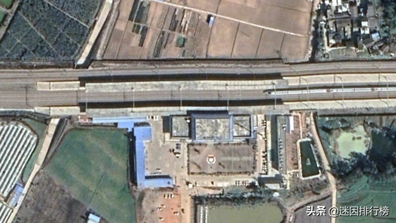 航拍高铁G2837次（成都东-大理）各车站，途经宜宾和昆明