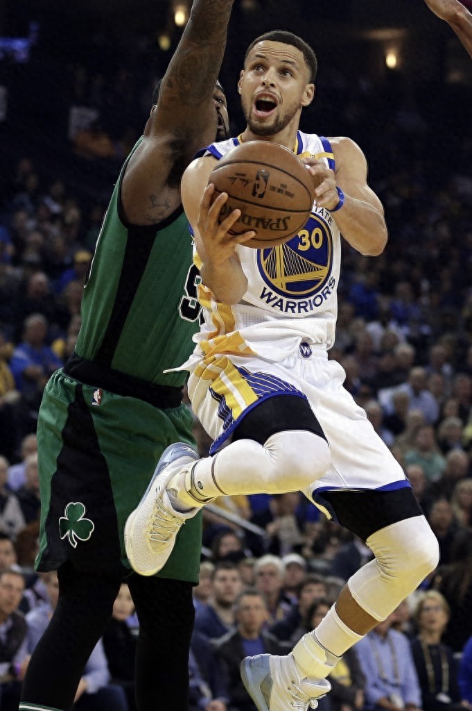 篮球——NBA常规赛：凯尔特人胜勇士