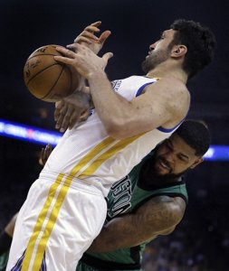 ​篮球——NBA常规赛：凯尔特人胜勇士