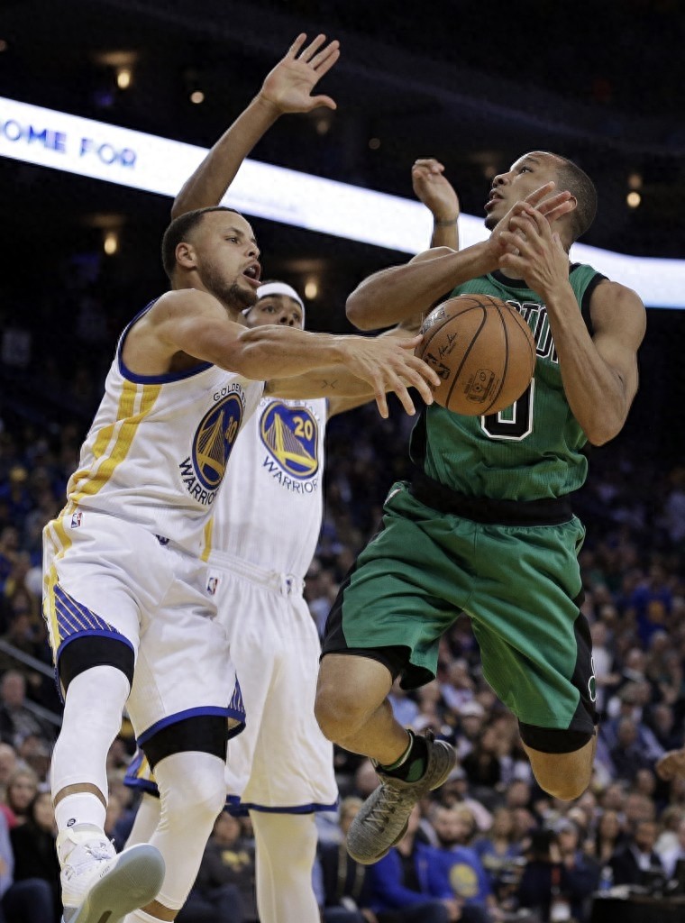 篮球——NBA常规赛：凯尔特人胜勇士