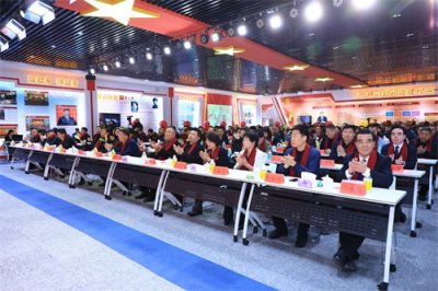 ​东方神韵集团成功举办年终总结表彰会暨公司成立三十周年庆典活动