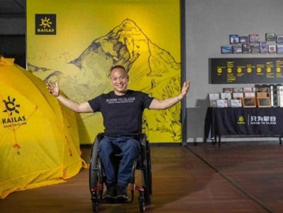 ​我34岁未婚，高位截瘫，花100万康复未见效，活得很累但从不放弃