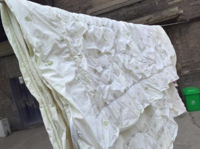 ​被子有尿迹如何去除（被子上的尿迹怎样去除）